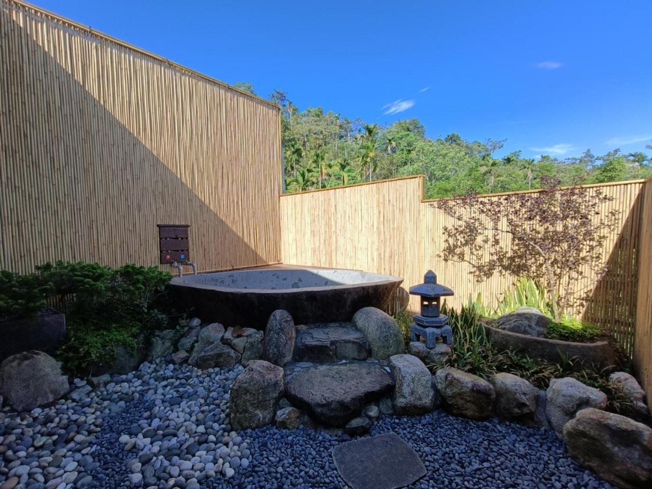 Roaming Cloud Sun Moon Lake B&B Yuchi Buitenkant foto